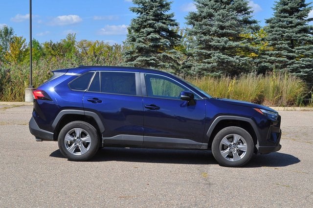 2025 Toyota RAV4 XLE photo 2