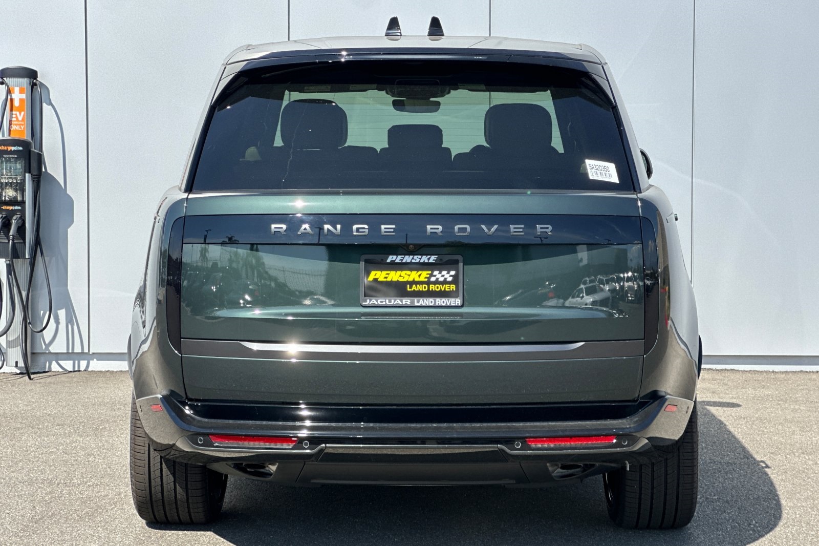 2025 Land Rover Range Rover SE photo 4