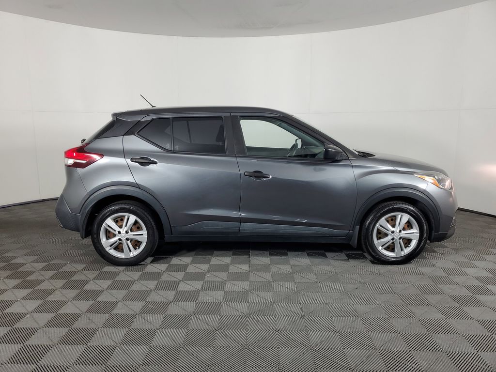 2020 Nissan Kicks S photo 2