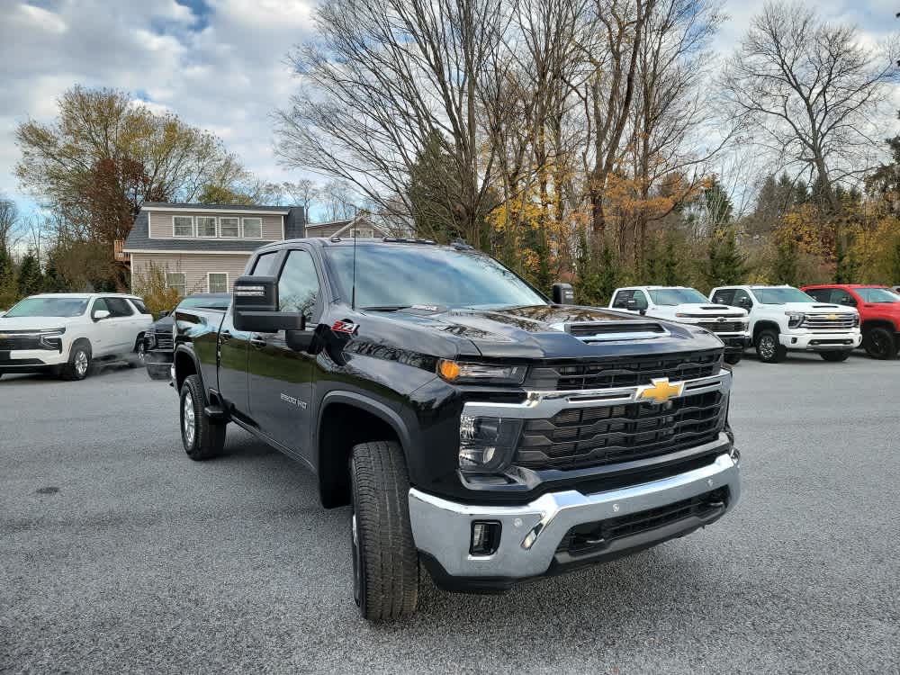 2026 Chevrolet Silverado 2500HD LT photo 4