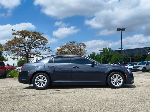2016 Chrysler 300 Limited photo 8