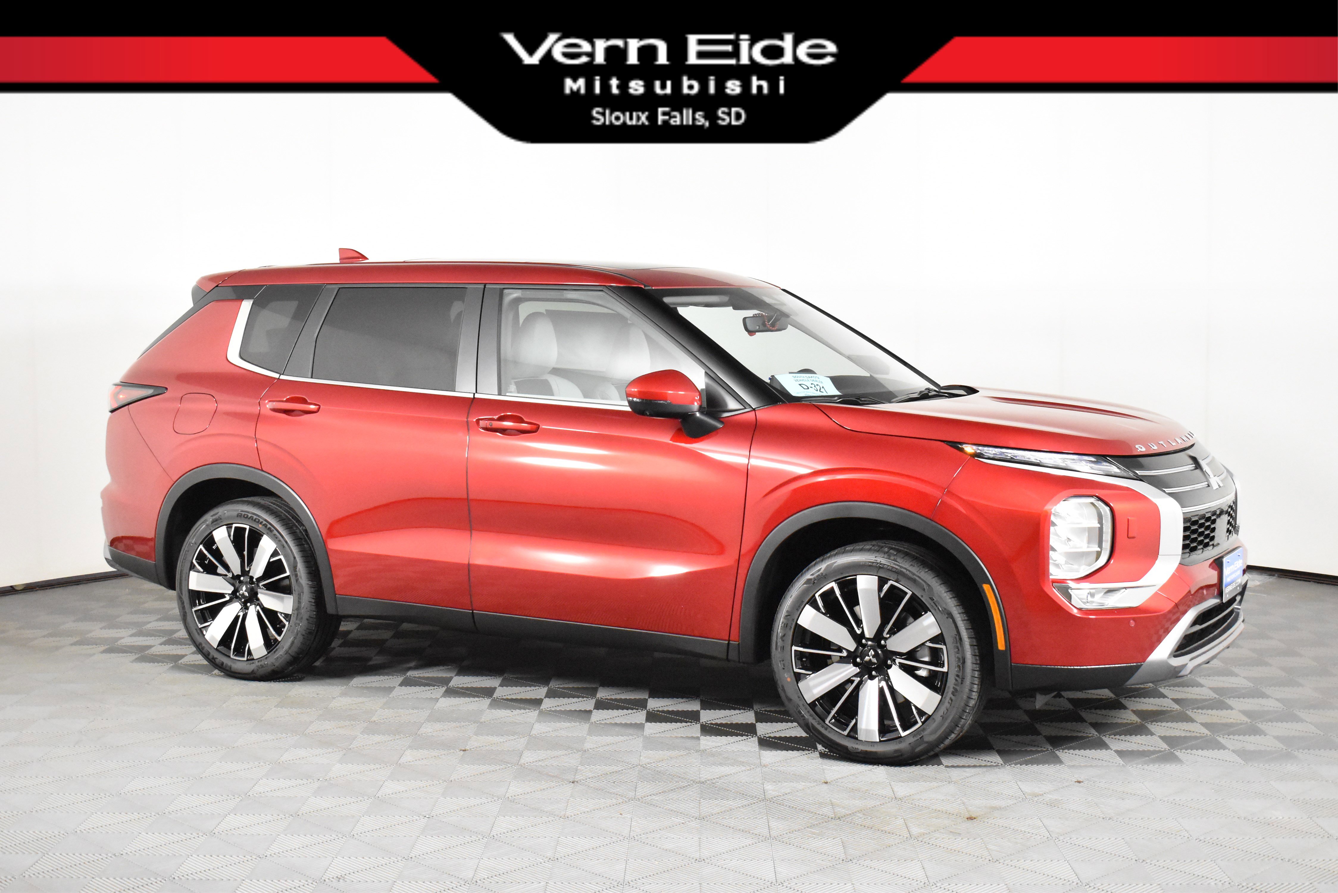 2025 Mitsubishi Outlander SE's photo