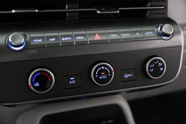2026 Hyundai Kona SE photo 9