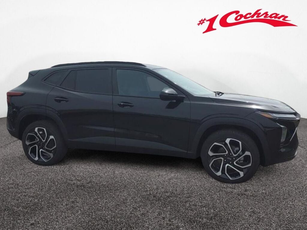 2024 Chevrolet Trax photo 2