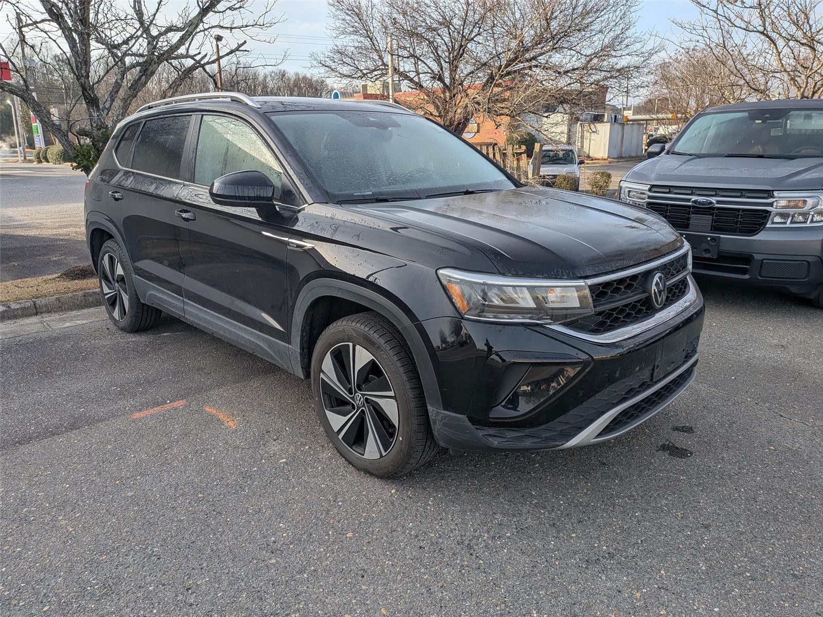 2023 Volkswagen Taos SE's photo