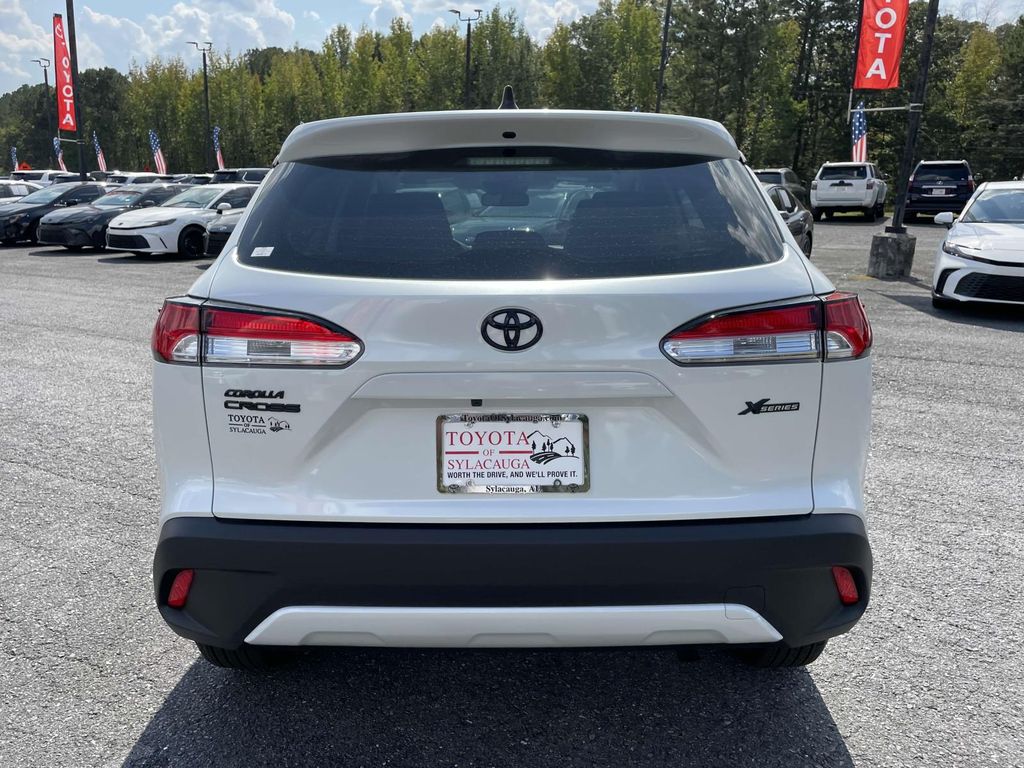 2025 Toyota Corolla Cross L photo 2