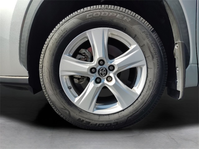 2021 Toyota Highlander LE photo 27