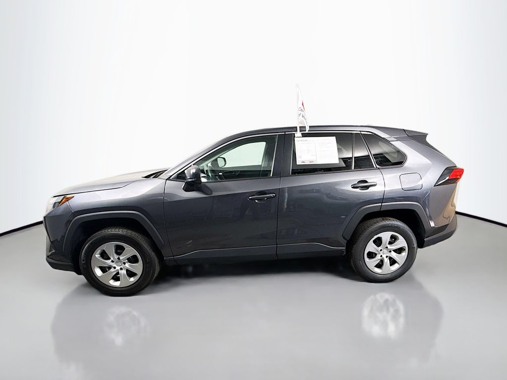 2024 Toyota RAV4 LE photo 4