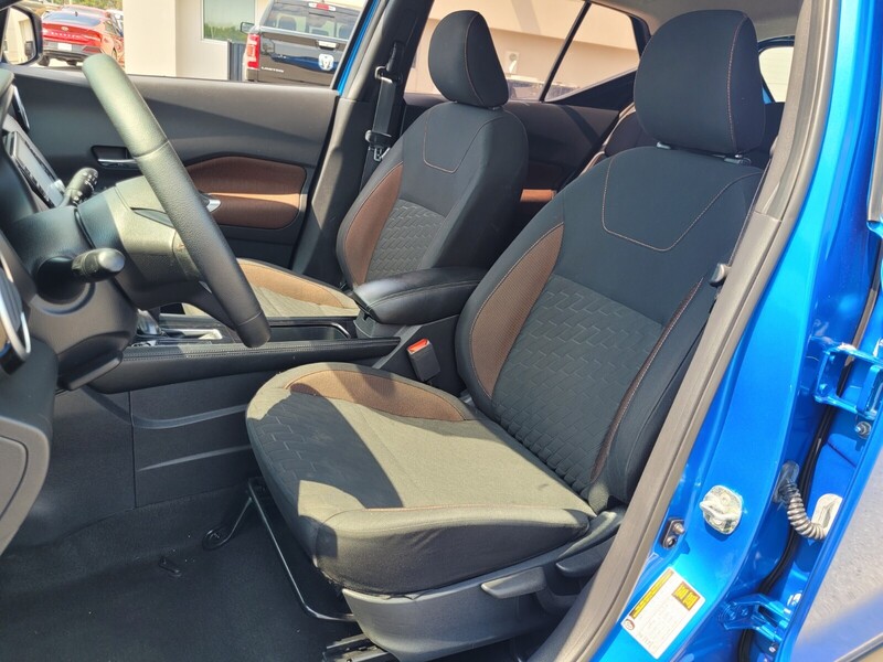 2023 Nissan Kicks SR photo 5