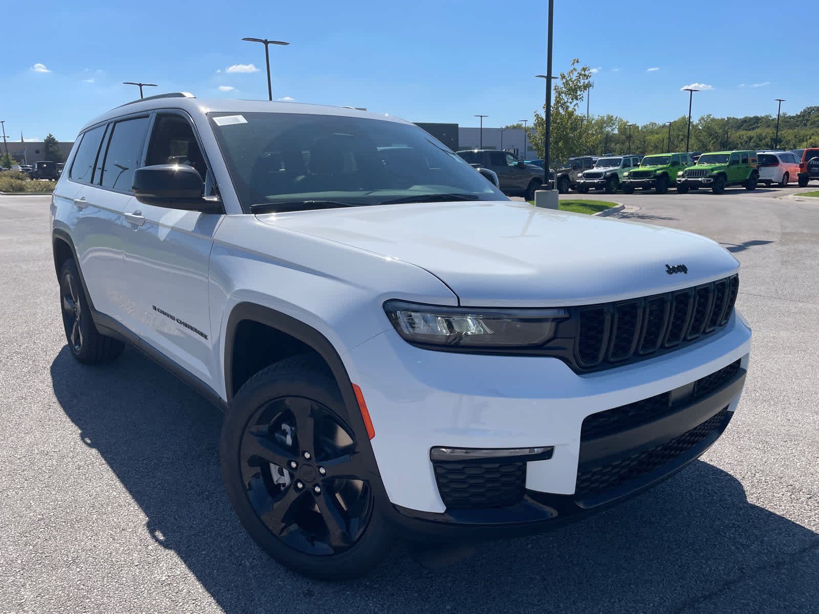 2025 Jeep Grand Cherokee Limited photo 2