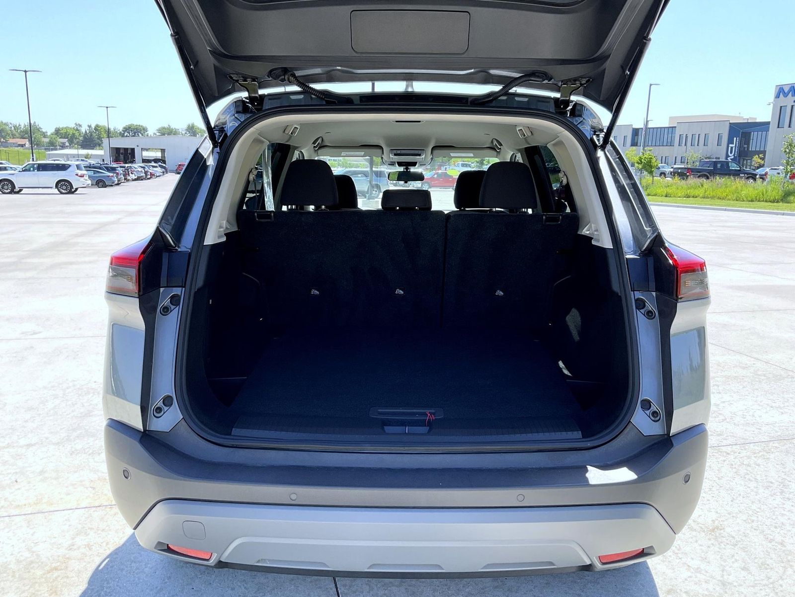 2023 Nissan Rogue SV photo 22