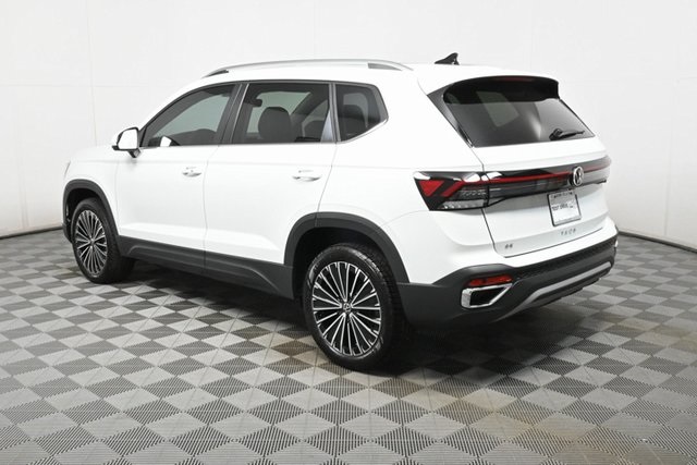 2025 Volkswagen Taos SE photo 3