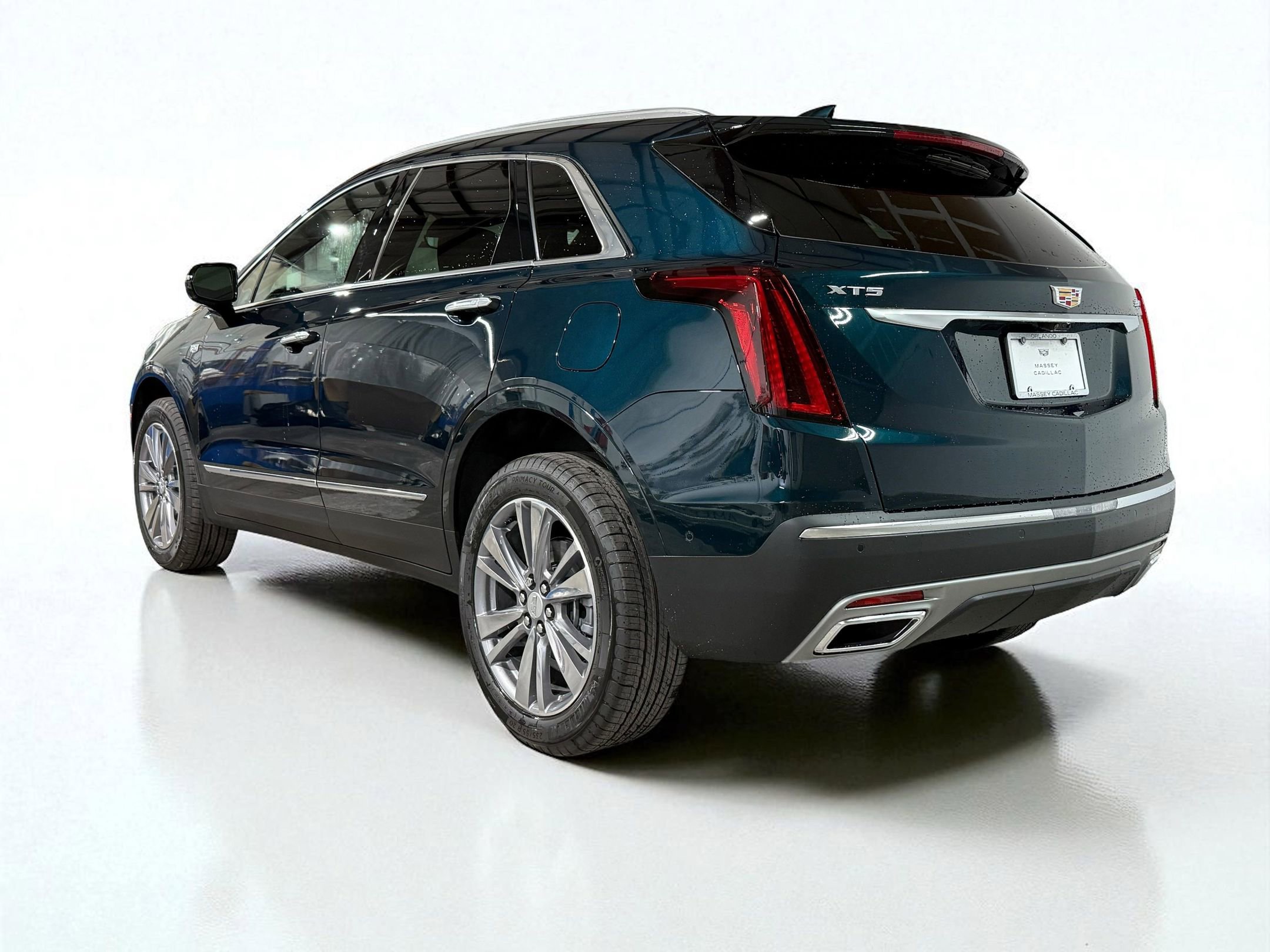 2025 Cadillac XT5 Premium Luxury photo 2