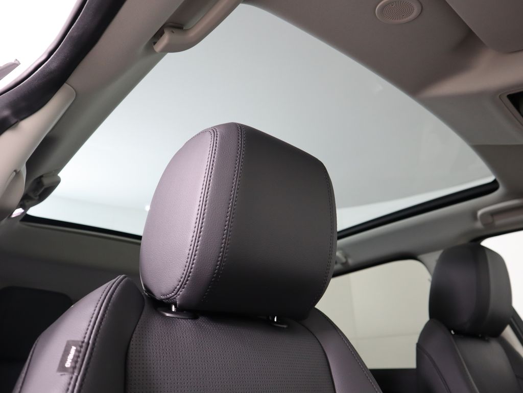 2025 Land Rover Discovery Sport S photo 19