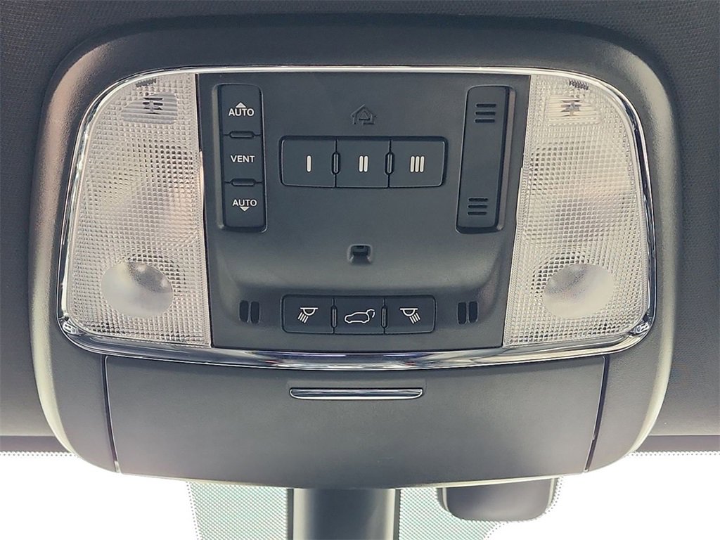 2022 Jeep Cherokee Limited photo 24
