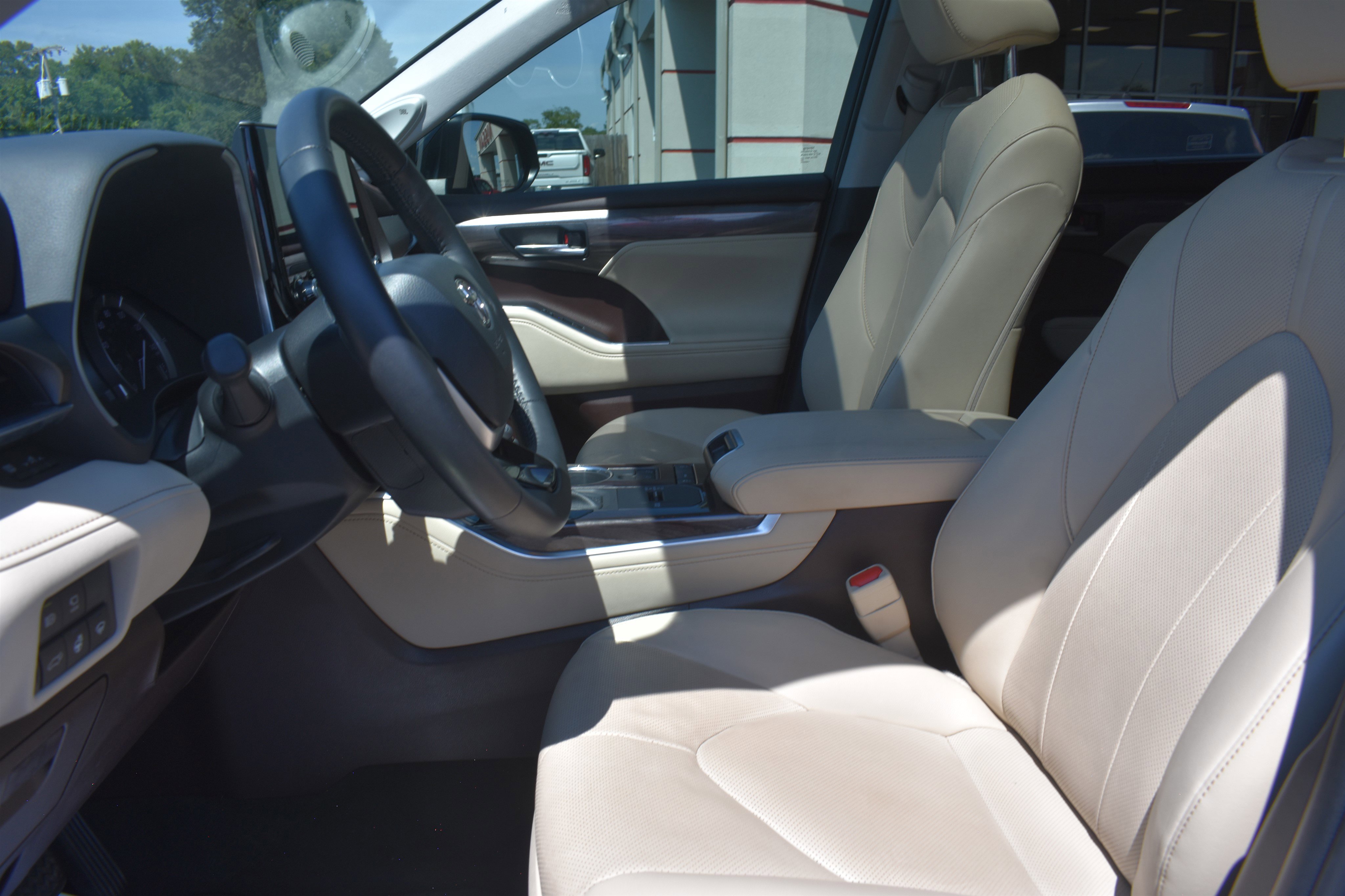 2022 Toyota Highlander Limited photo 6