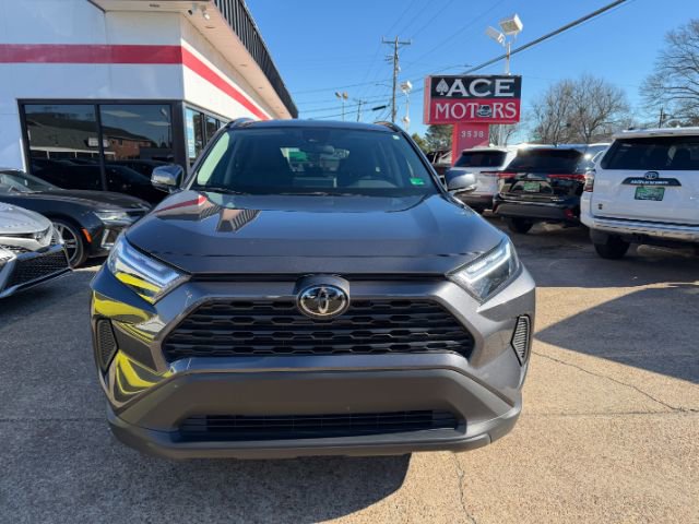 2024 Toyota RAV4 XLE's photo