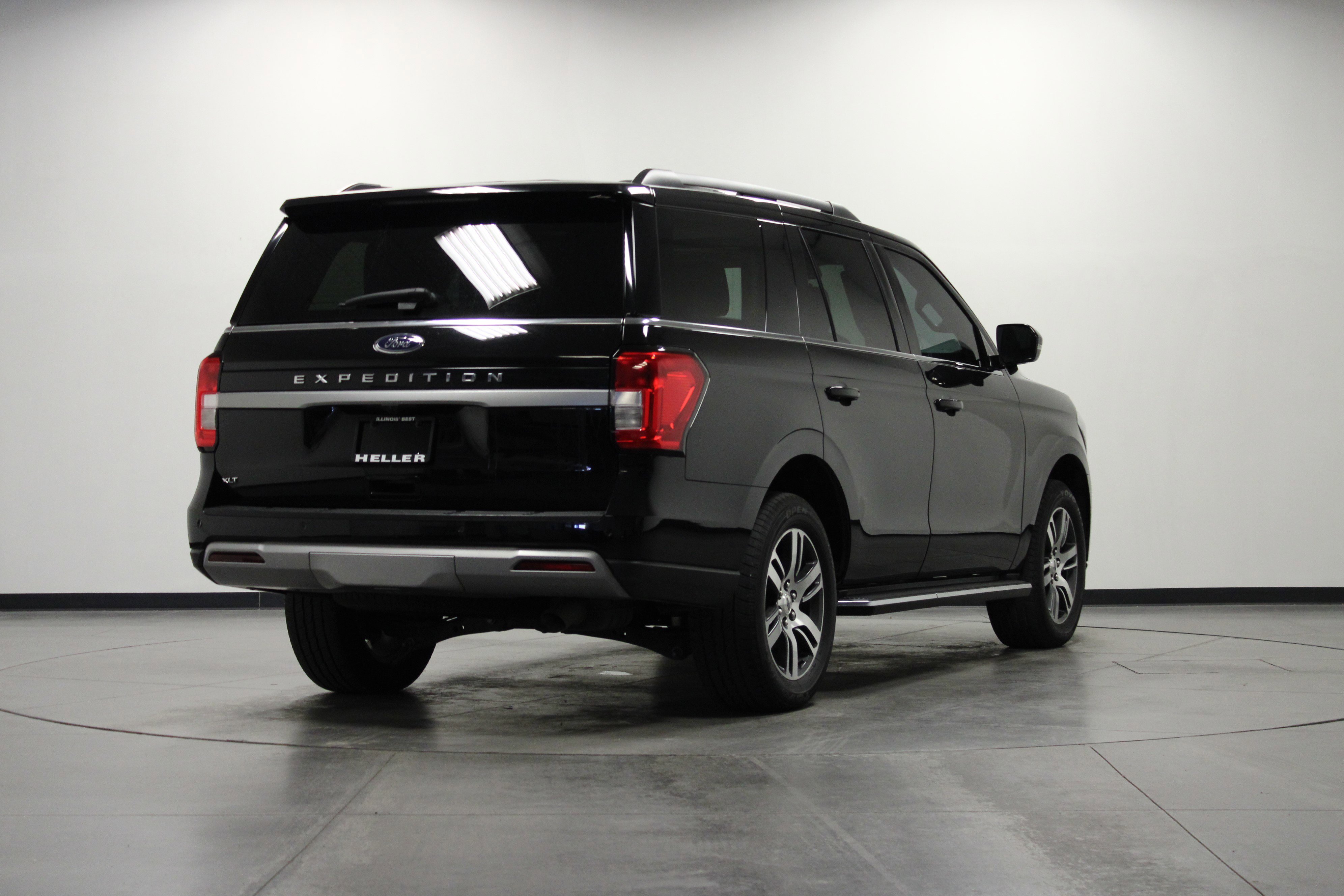 2023 Ford Expedition XLT photo 3