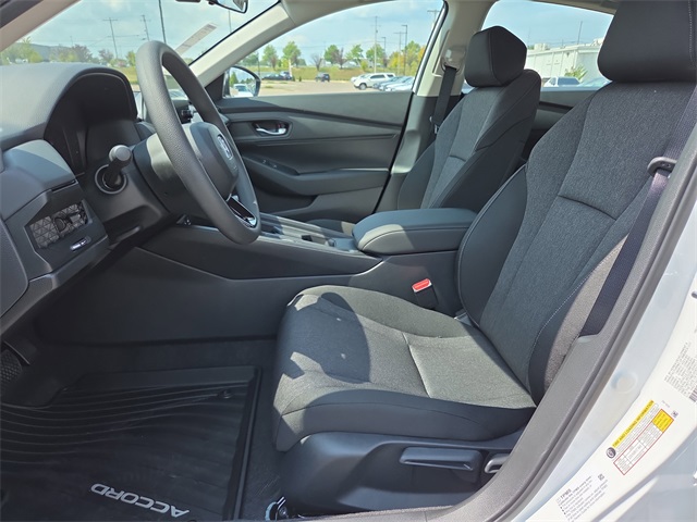 2025 Honda Accord LX photo 4