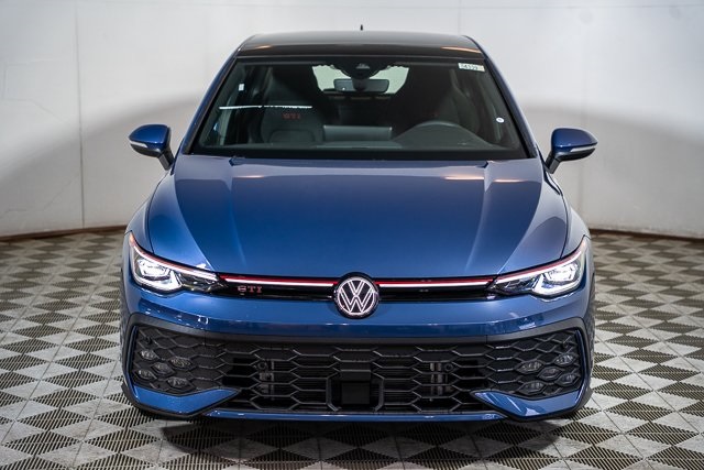 2025 Volkswagen Golf GTI SE photo 4