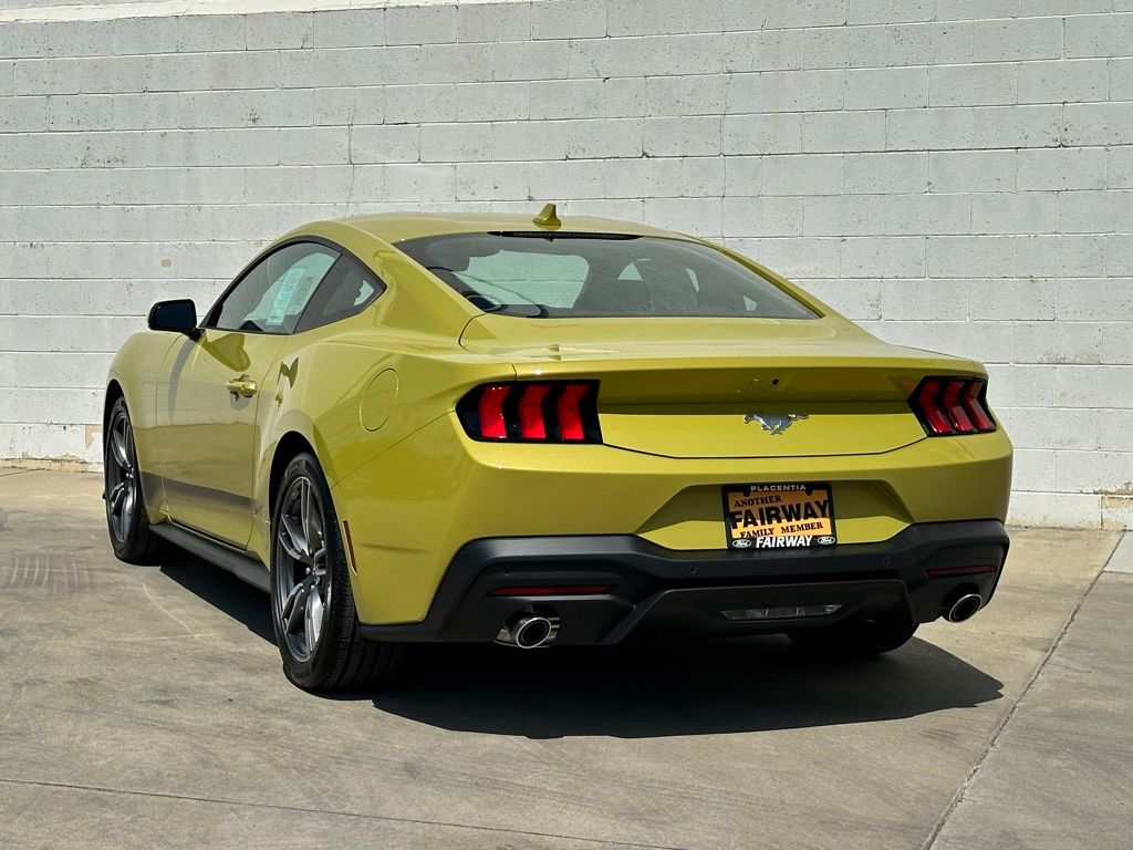 2025 Ford Mustang EcoBoost photo 4