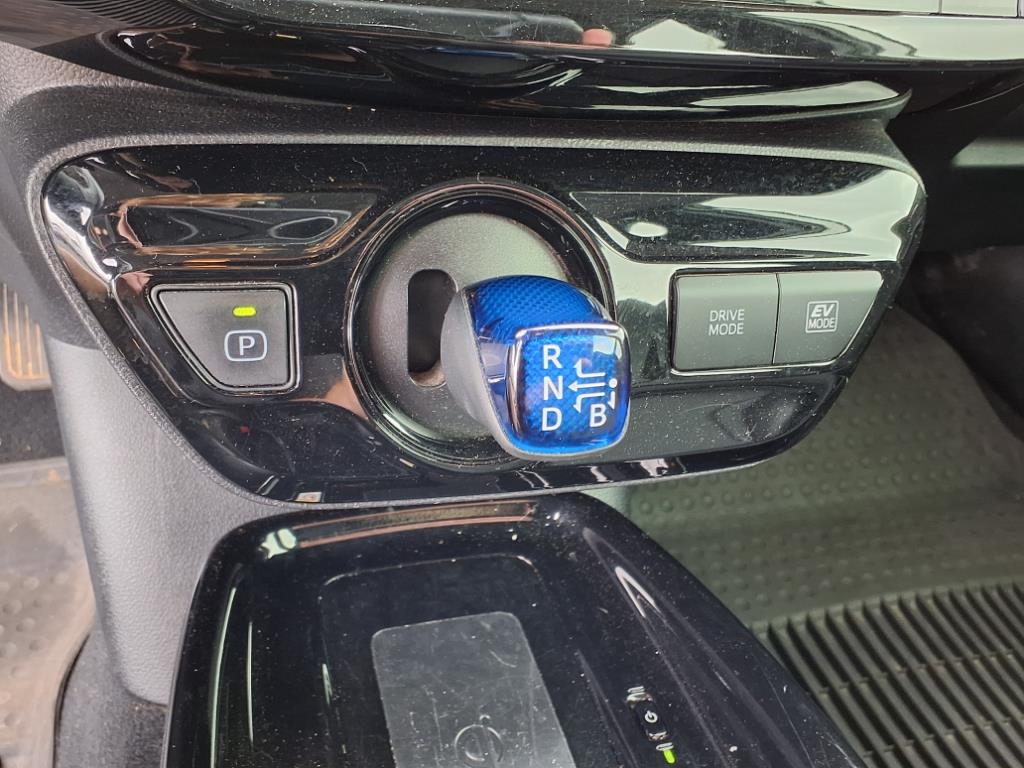 2022 Toyota Prius XLE photo 12