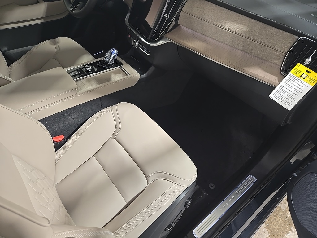 2026 Volvo XC90 Plus photo 21