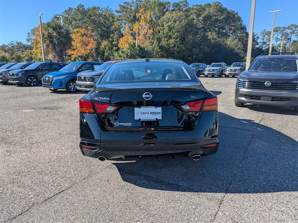 2025 Nissan Altima SL photo 4