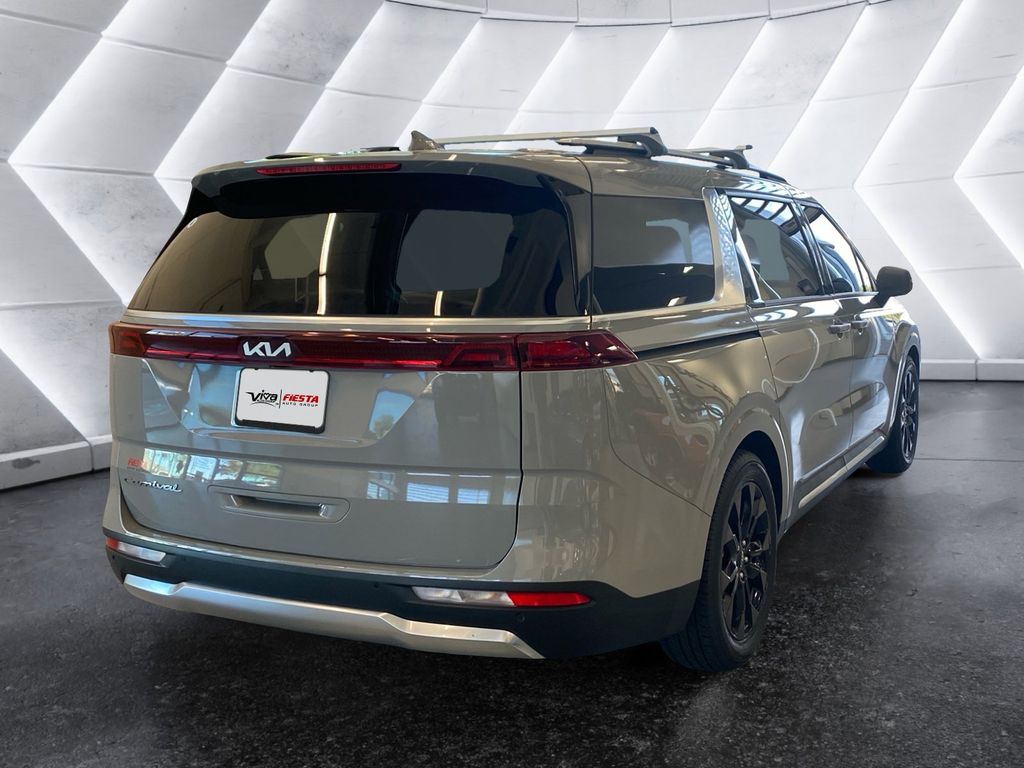 2022 Kia Carnival SX photo 3