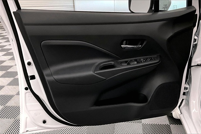 2025 Nissan Versa 1.6 SV photo 30