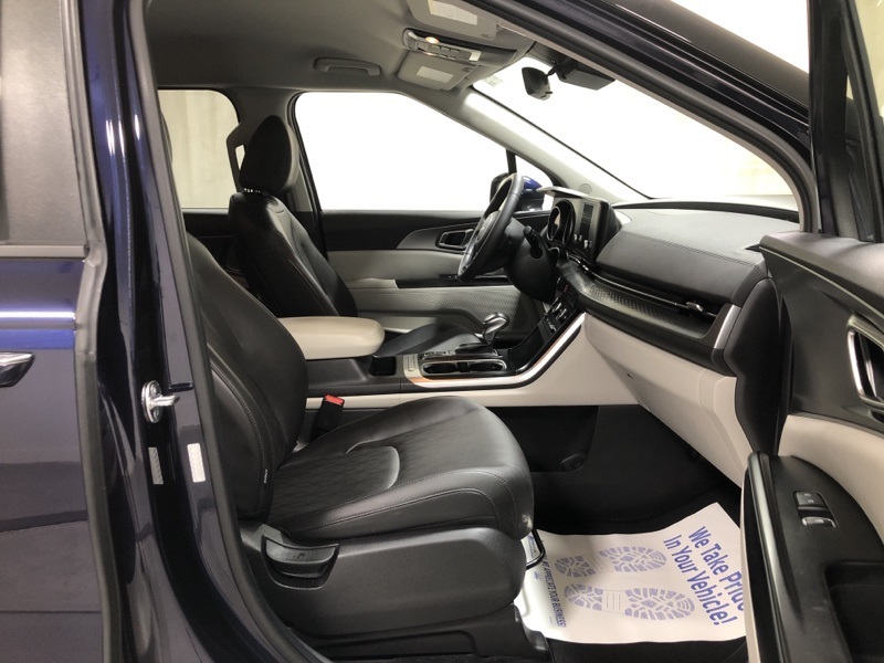 2024 Kia Carnival LX photo 12