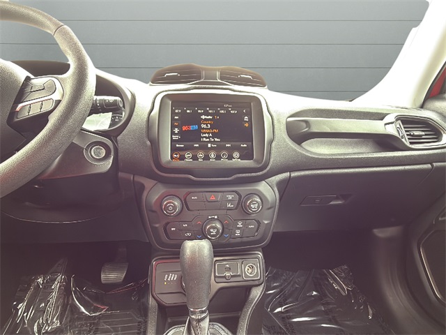 2023 Jeep Renegade Latitude Upland photo 18