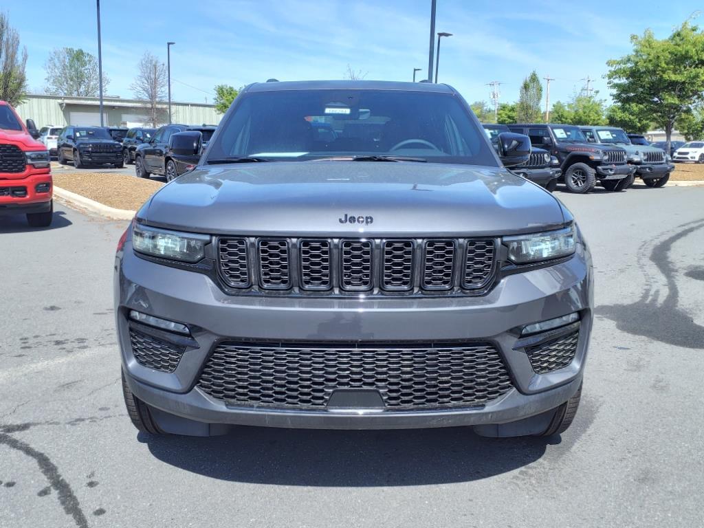 2025 Jeep Grand Cherokee Limited photo 2