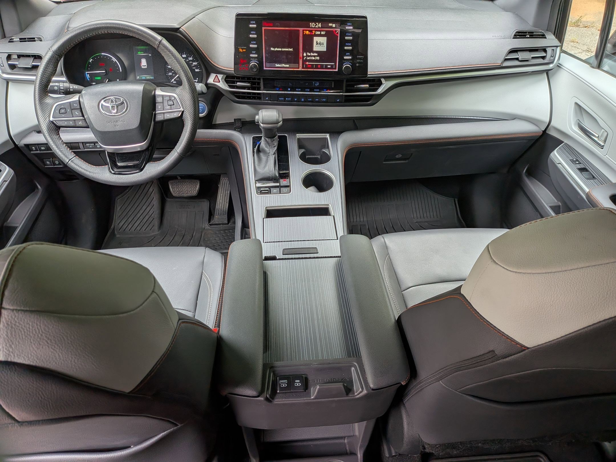2022 Toyota Sienna XSE photo 27