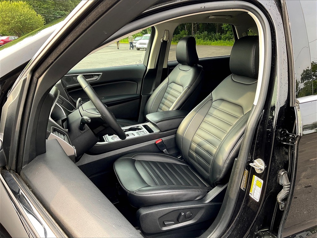 2021 Ford Edge SEL photo 10