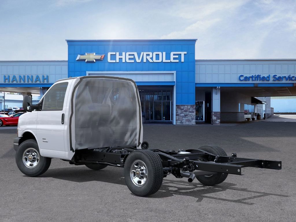 2025 Chevrolet Express 3500 Work Van Cutaway photo 3