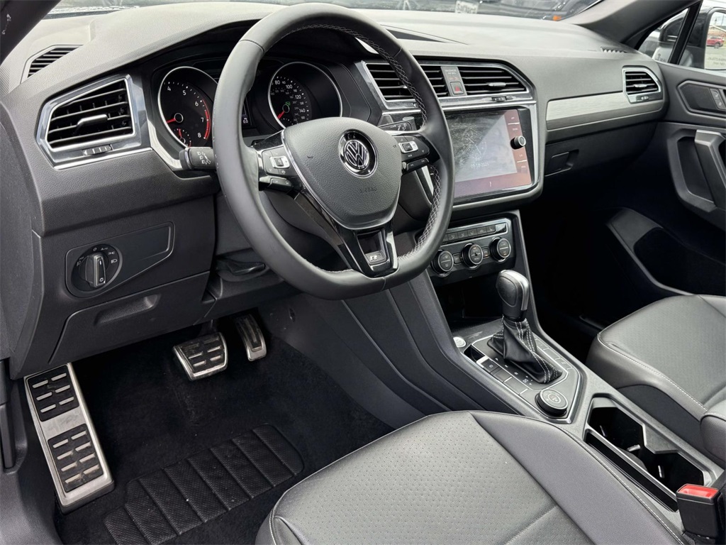 2021 Volkswagen Tiguan SE photo 2