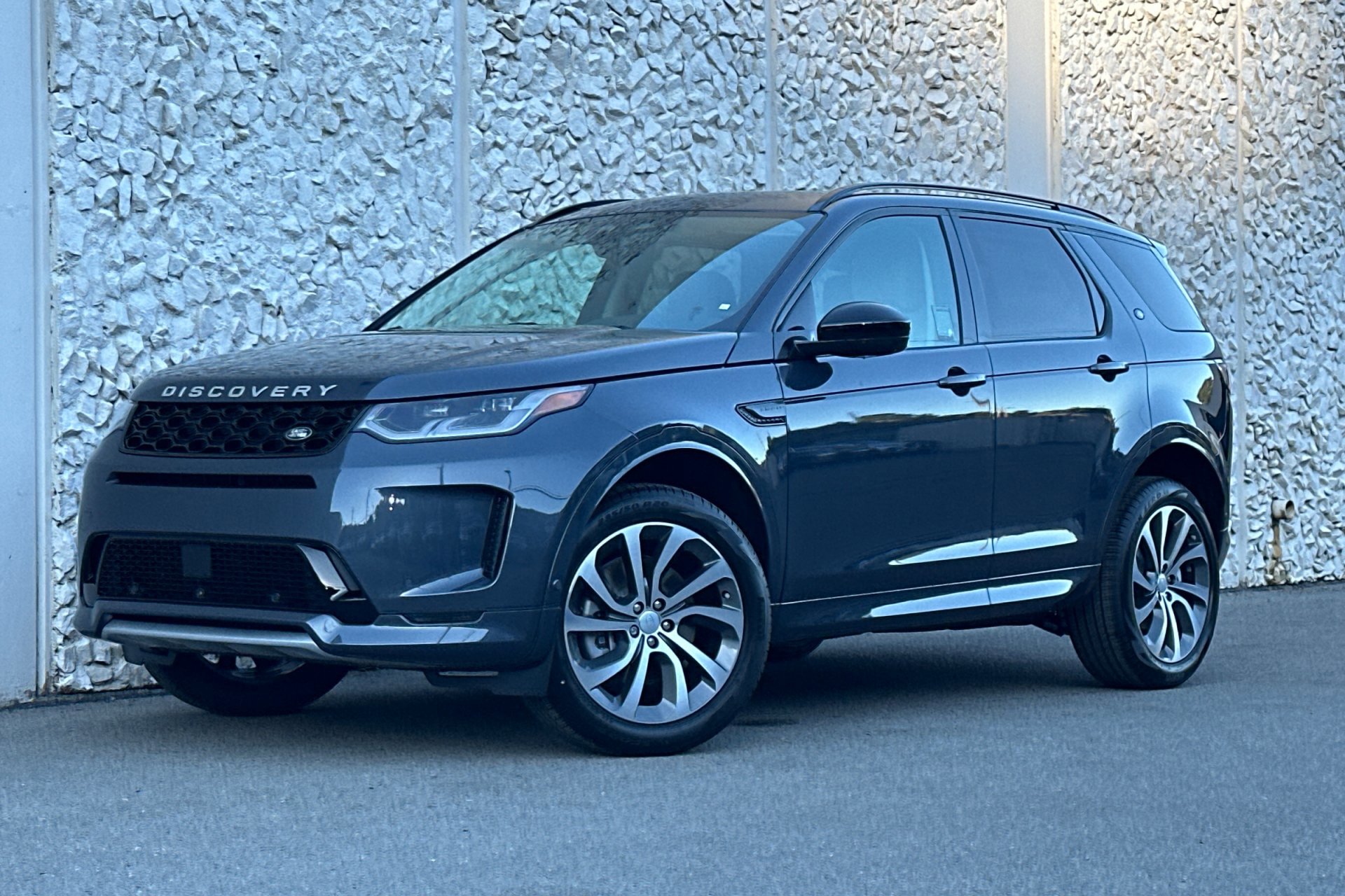 2025 Land Rover Discovery Sport S's photo