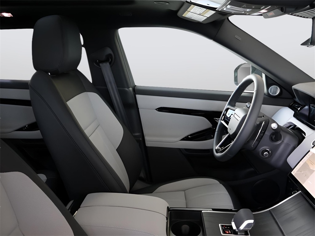 2026 Land Rover Range Rover Evoque Dynamic SE photo 8