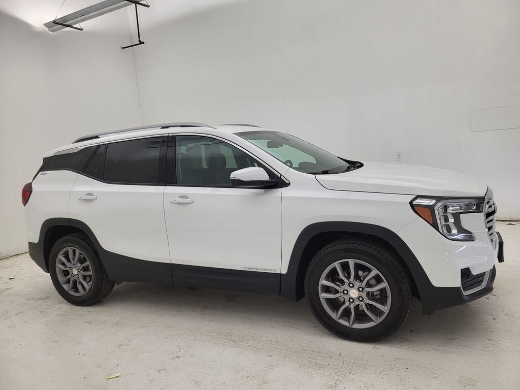 2024 GMC Terrain SLT's photo