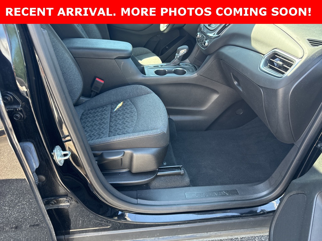 2023 Chevrolet Equinox LT photo 2