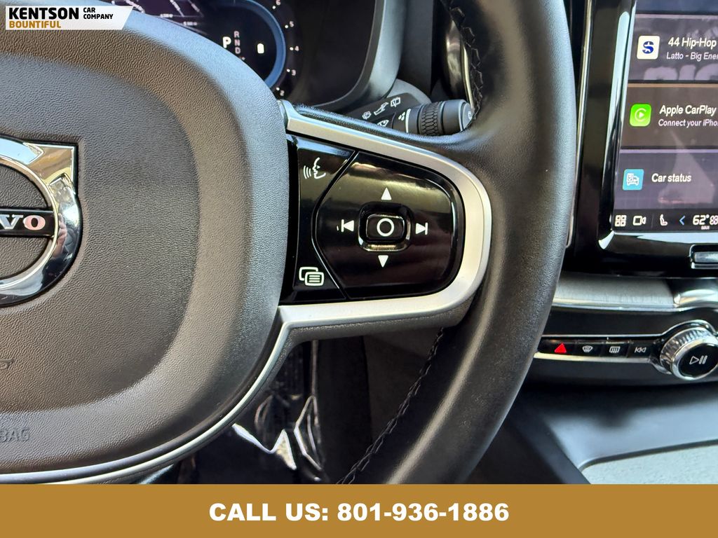 2025 Volvo XC60 B5 Plus photo 18
