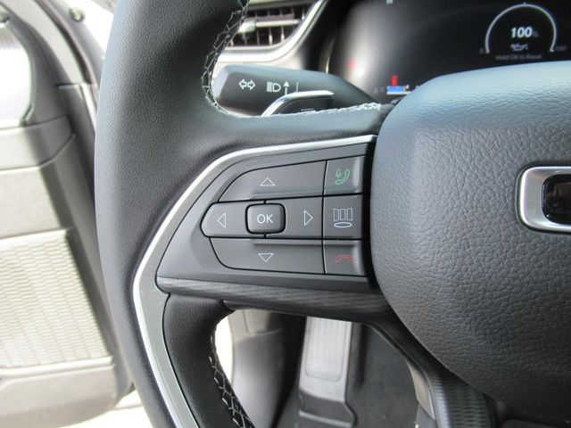 2025 Jeep Grand Cherokee Laredo photo 18