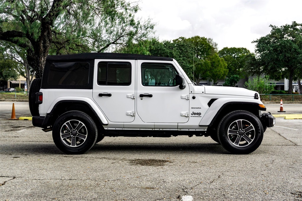 2023 Jeep Wrangler Sahara photo 4