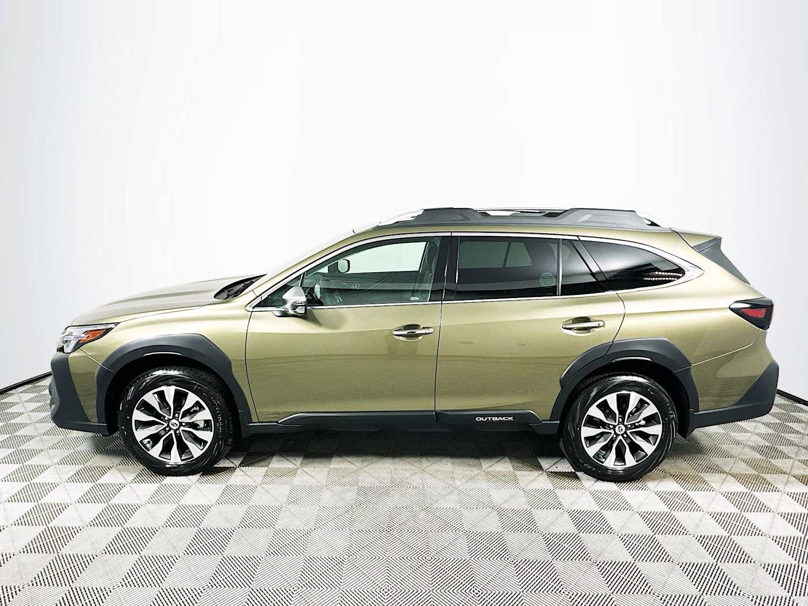 2025 Subaru Outback Touring XT photo 4