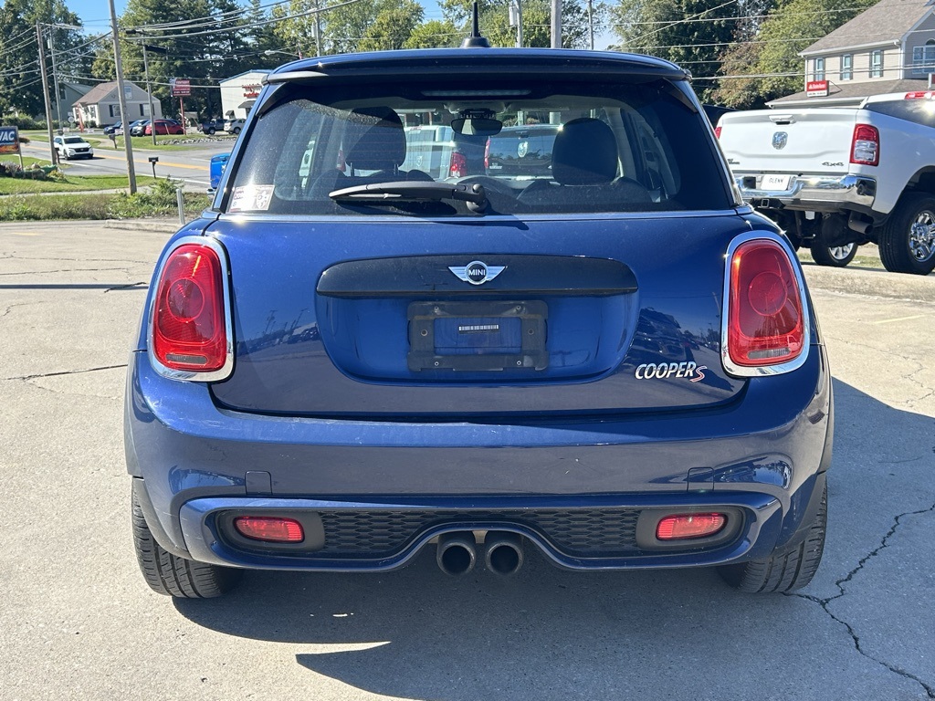 2015 Mini Cooper Hardtop S photo 2