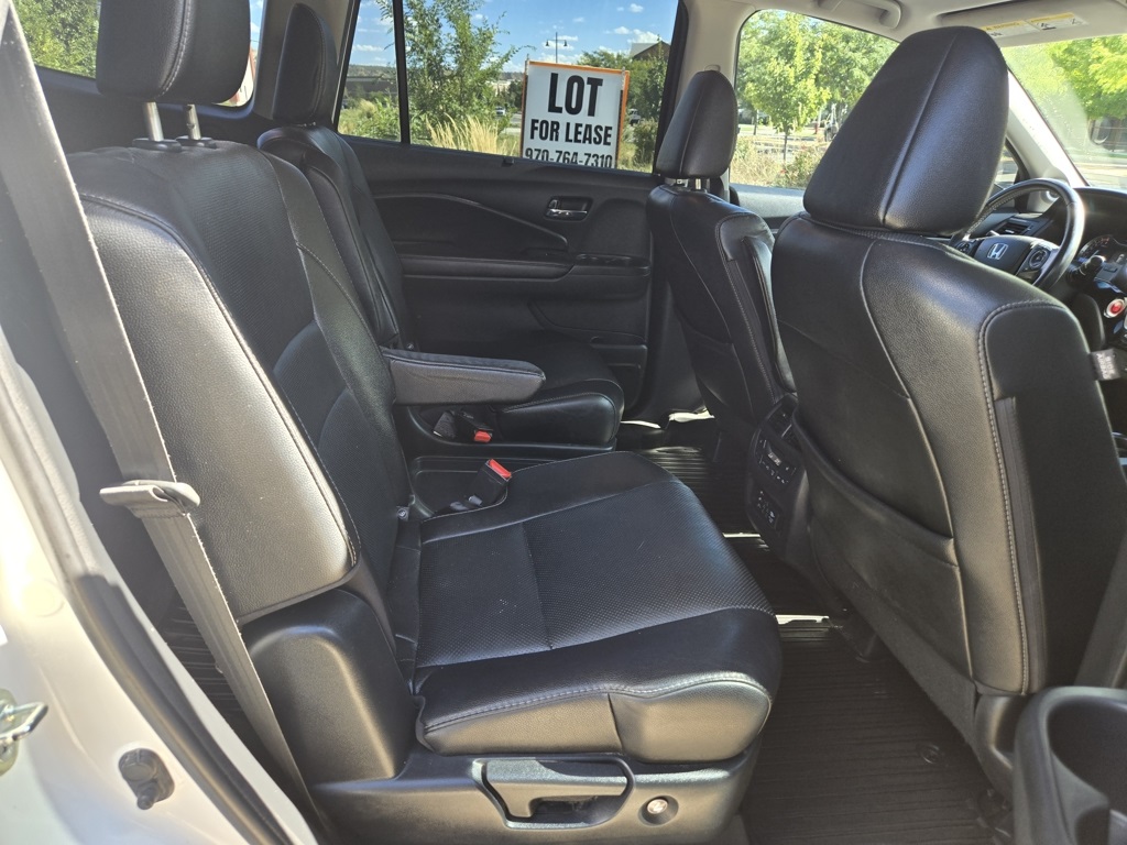 2017 Honda Pilot Elite photo 10