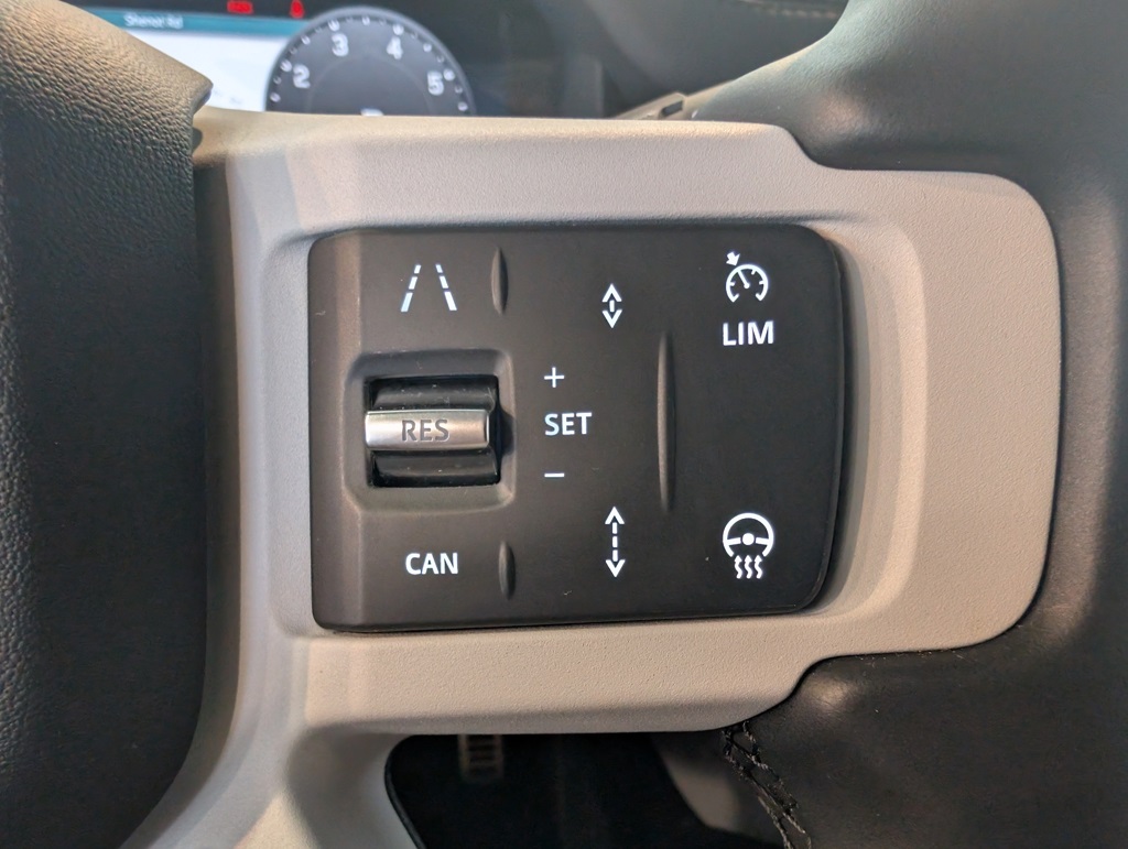 2025 Land Rover Defender 110 S photo 20