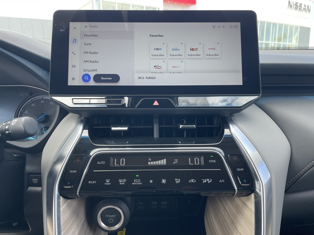 2023 Toyota Venza LE photo 16