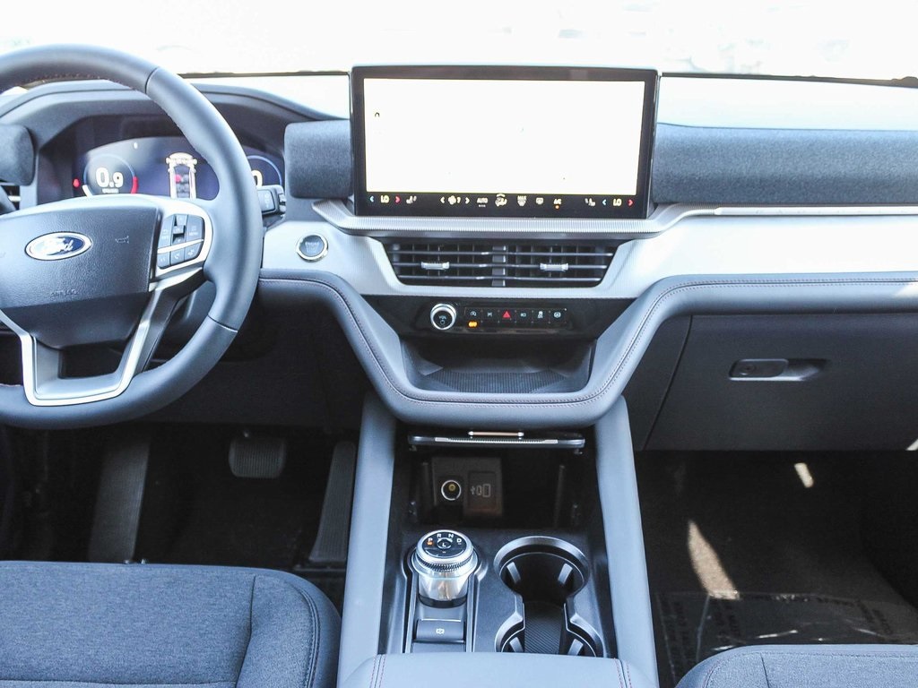 2025 Ford Explorer photo 6